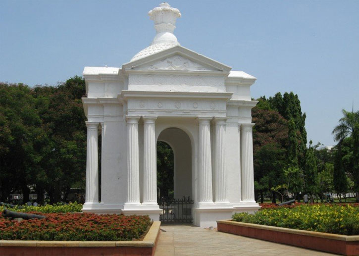 PLACE DU PANTHEON / AAYI MANDAPAM AND BHARTI PARK